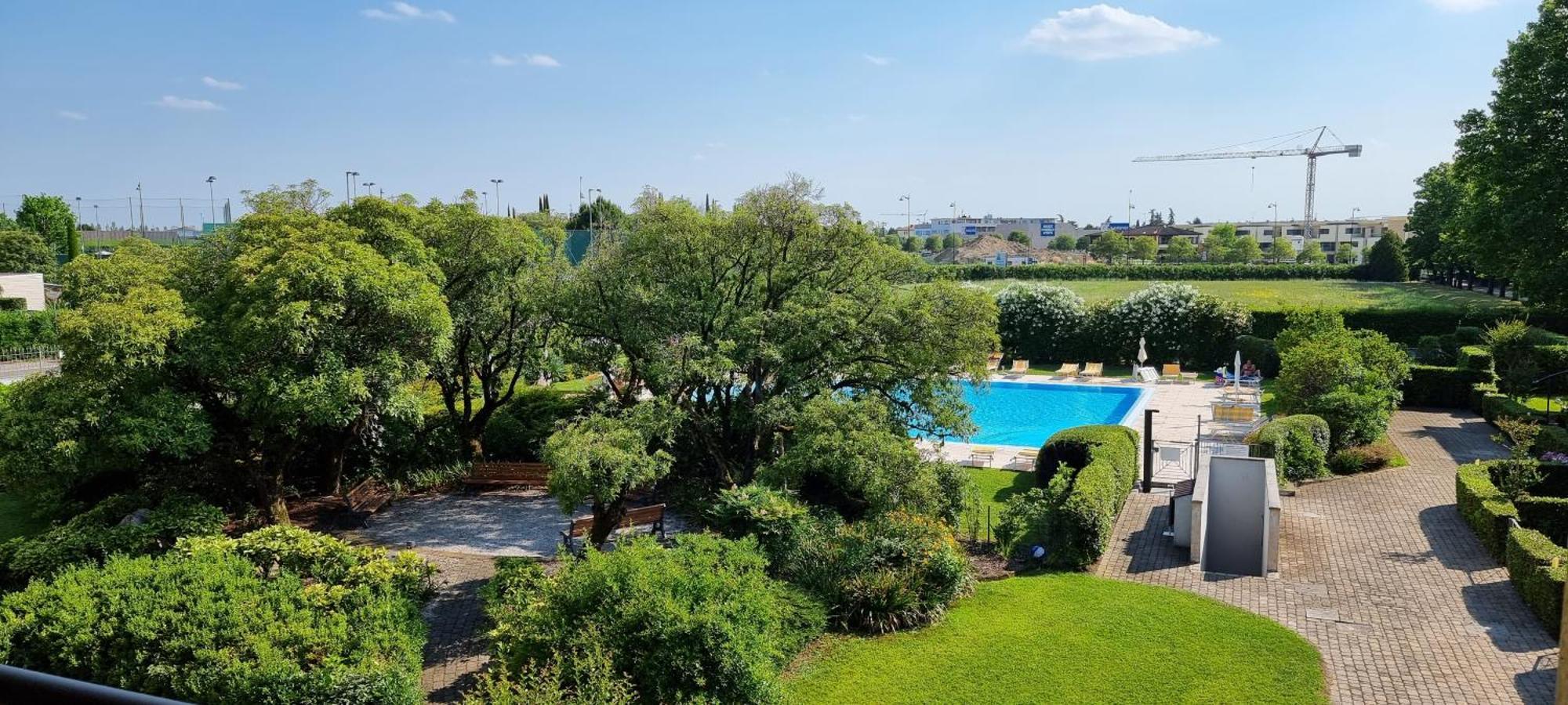 Dolce Blu Sirmione Apartment Риволтела Екстериор снимка
