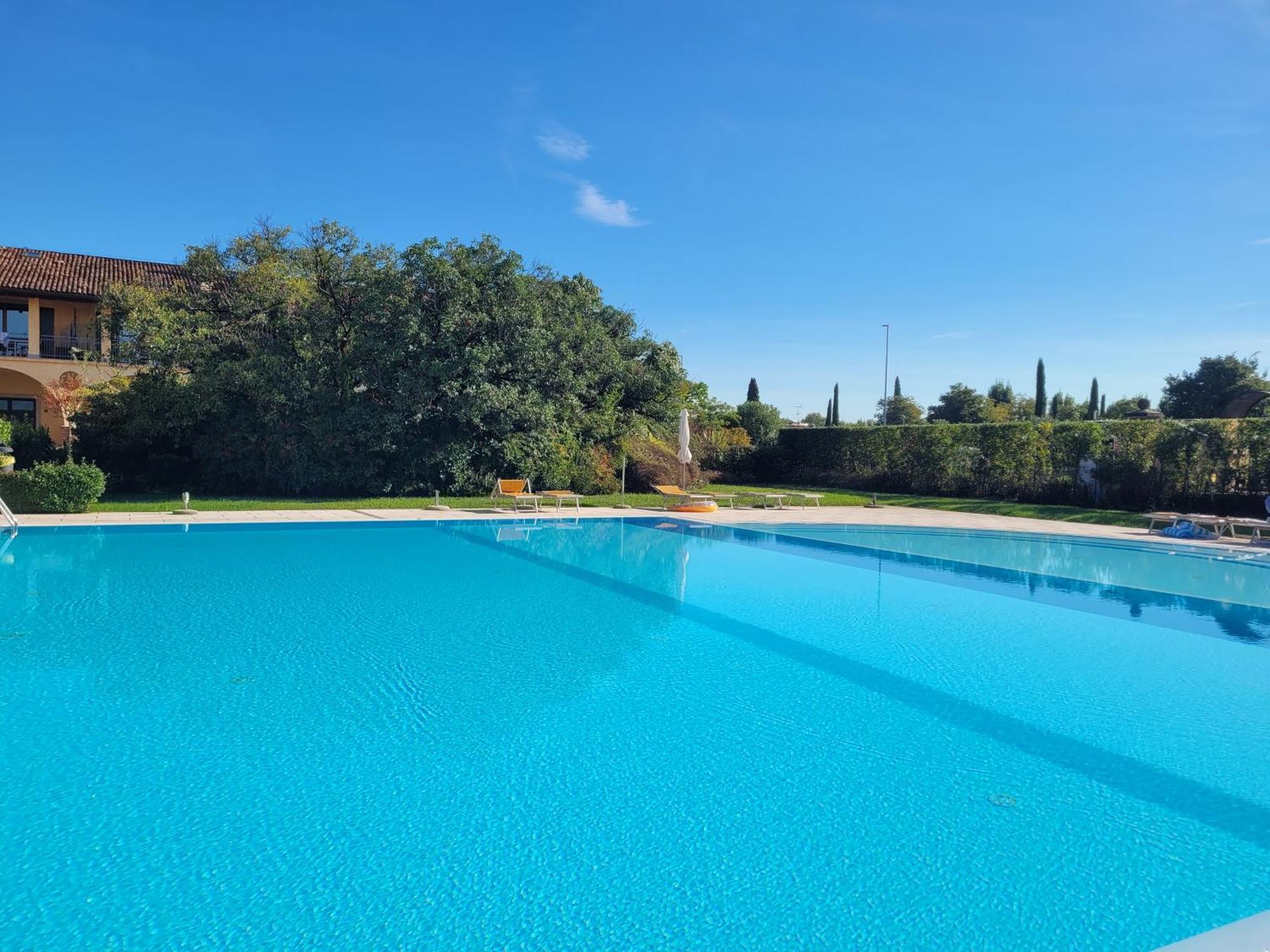 Dolce Blu Sirmione Apartment Риволтела Екстериор снимка